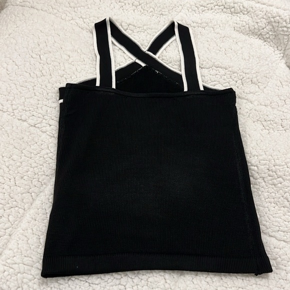 Contrast Trim Strap Knit Top - Picture 4 of 5